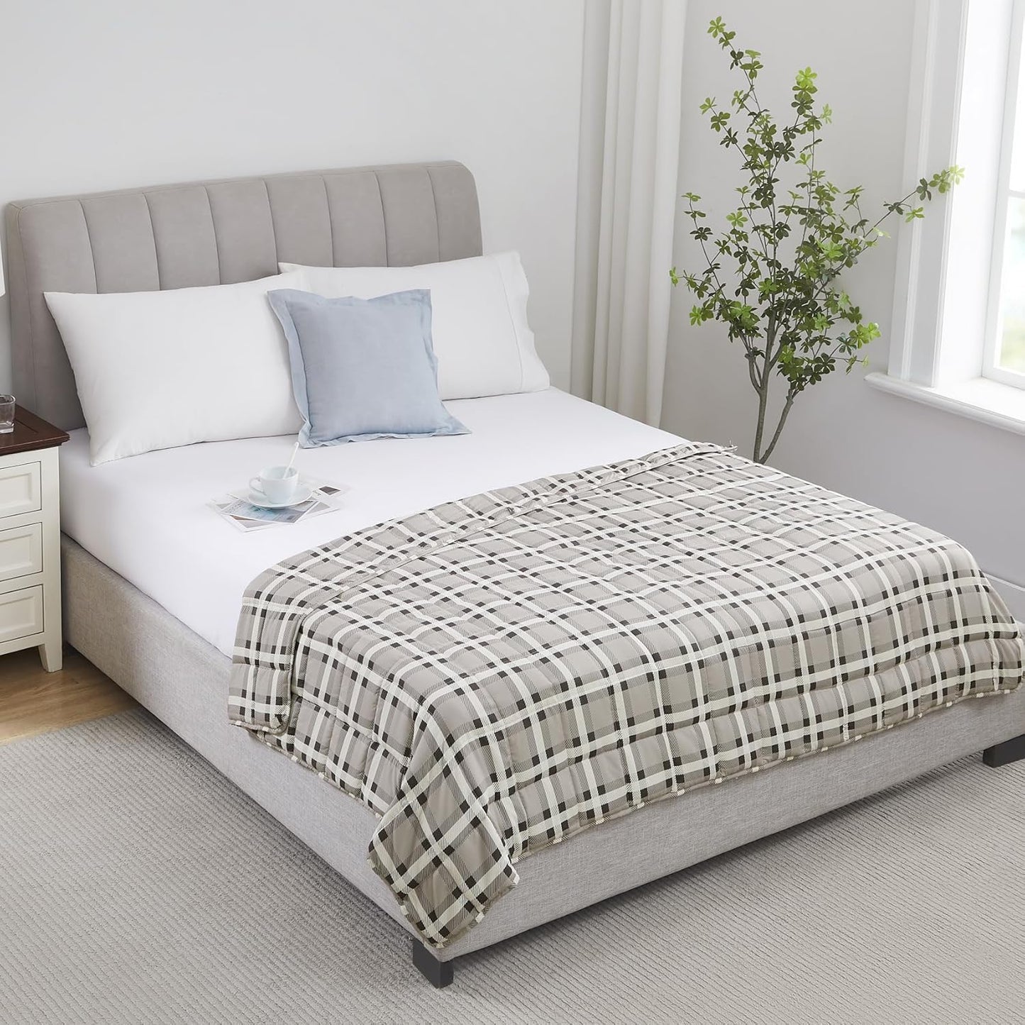 L'AGRATY Weighted Blanket - 60"x80" 15lbs Cooling Breathable Heavy Blanket Microfiber Material with Glass Beads for Adult All-Season Summer Fall Winter Soft Thick Comfort